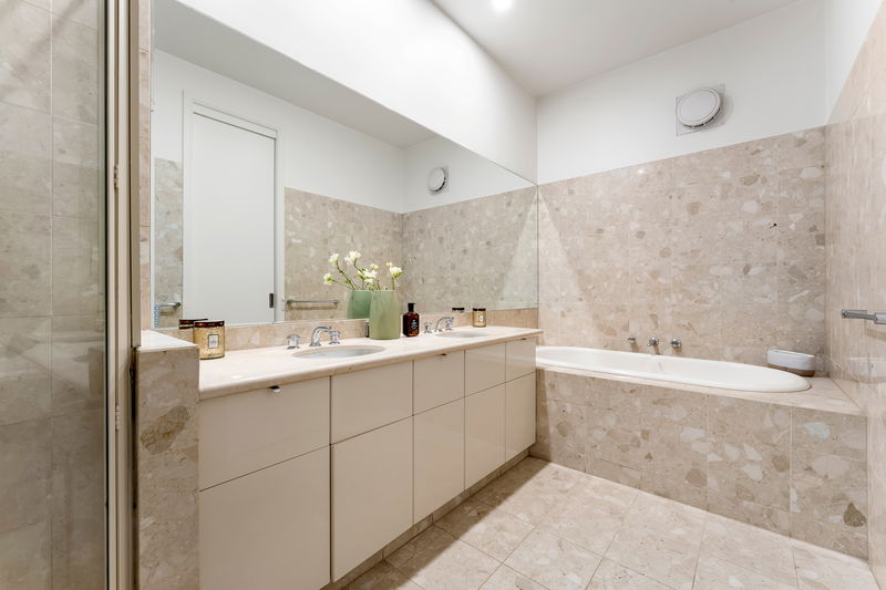 Wynnstay House (Solar Heated Pool)