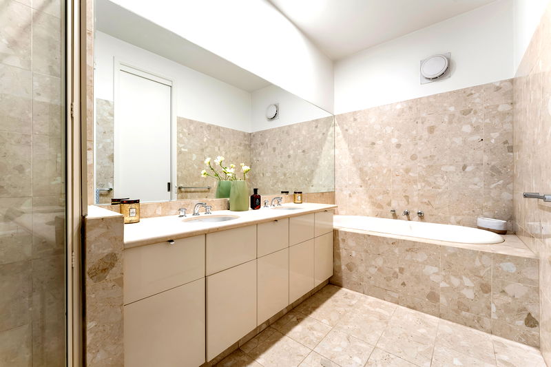 Wynnstay House (Solar Heated Pool)