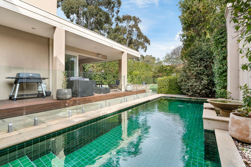 Wynnstay House (Solar Heated Pool)