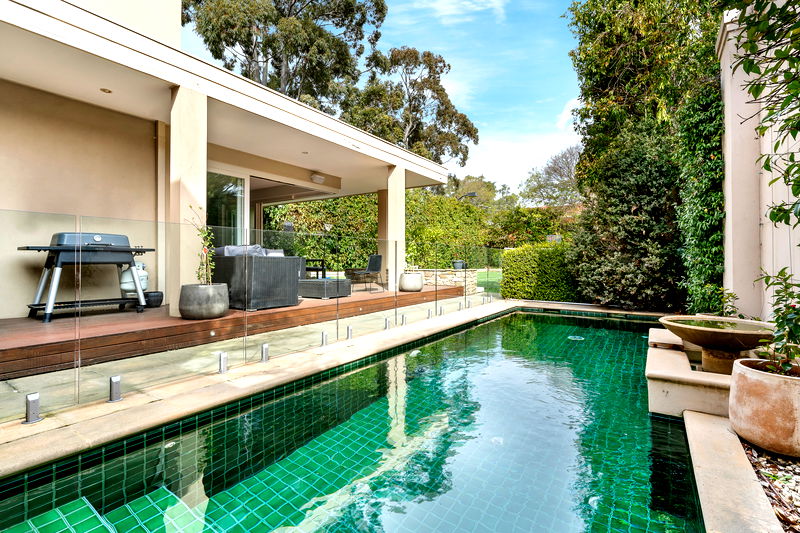 Wynnstay House (Solar Heated Pool)