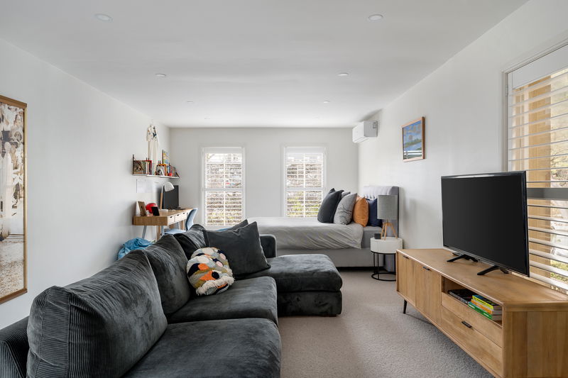 Wynnstay House (Solar Heated Pool)