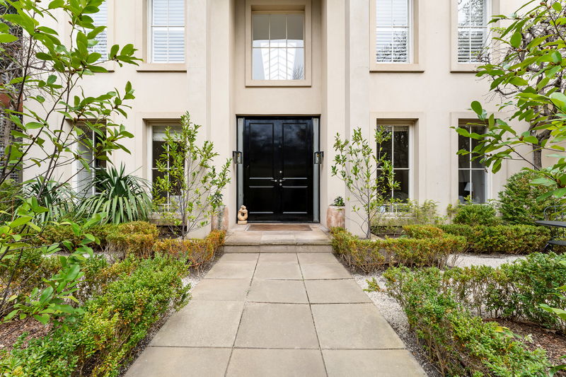 Wynnstay House (Solar Heated Pool)