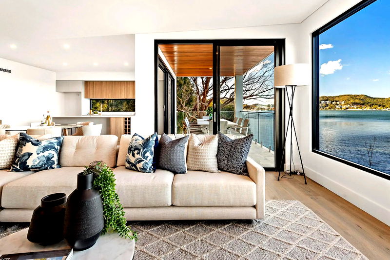 Clare De Lune Waterfront (with pool)