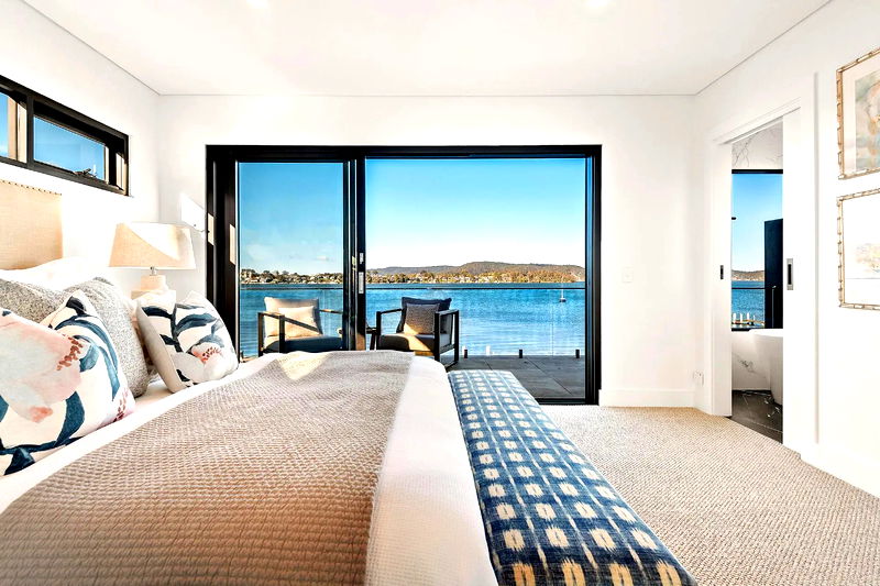 Clare De Lune Waterfront (with pool)