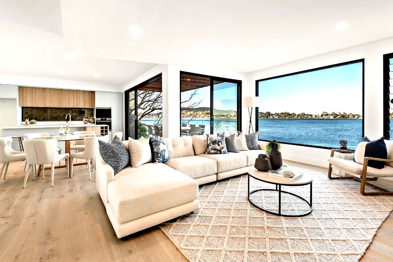 Clare De Lune Waterfront (with pool)