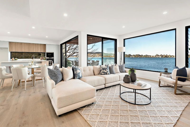 Clare De Lune Waterfront (with pool)