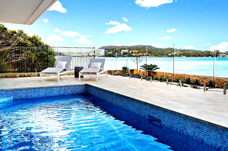 Clare De Lune Waterfront (with pool)