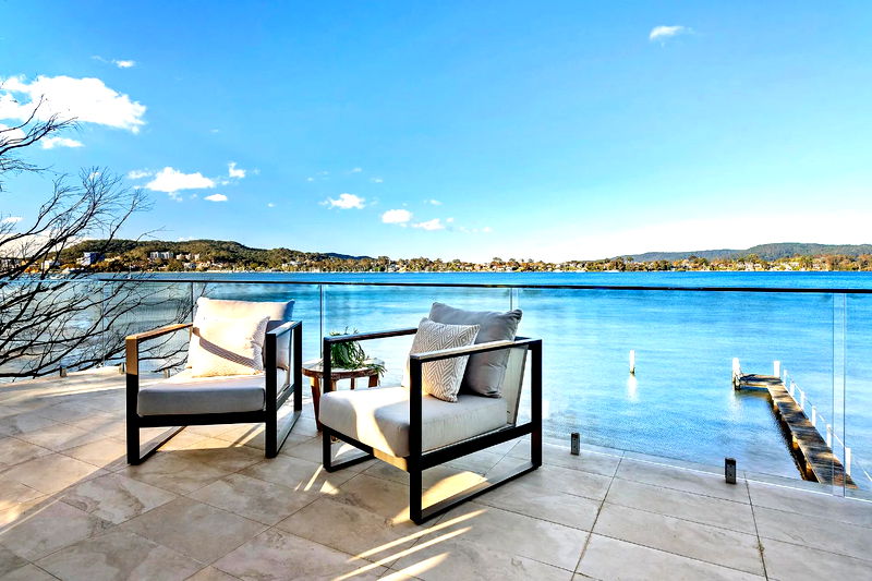 Clare De Lune Waterfront (with pool)