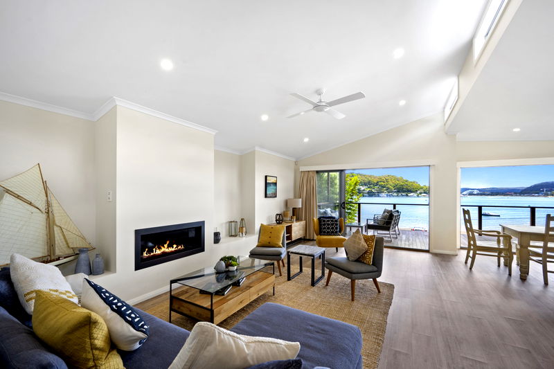 Araluen Waterfront Getaway (Walk to the beach)