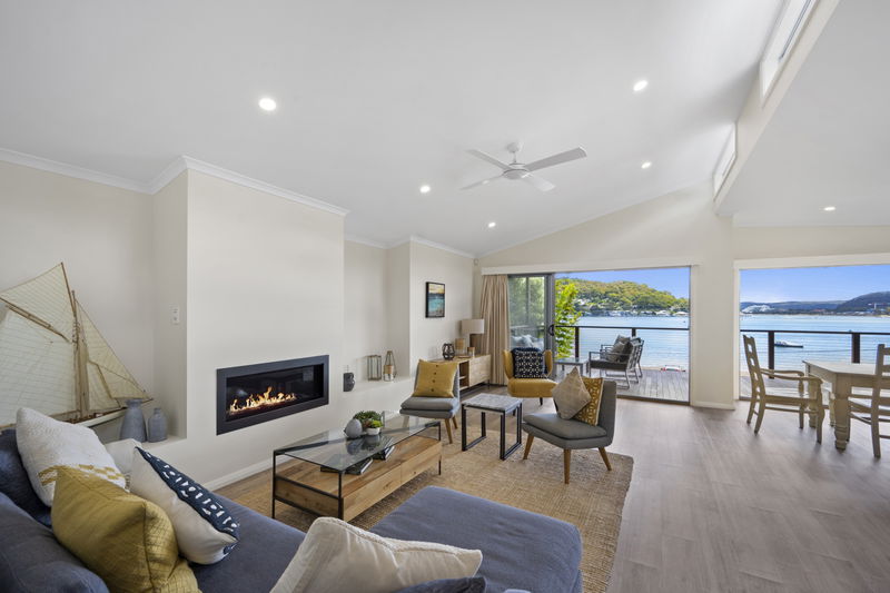 Araluen Waterfront Getaway (Walk to the beach)