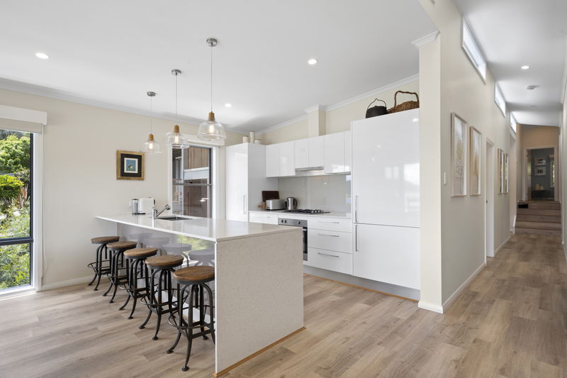 Araluen Waterfront Getaway (Walk to the beach)