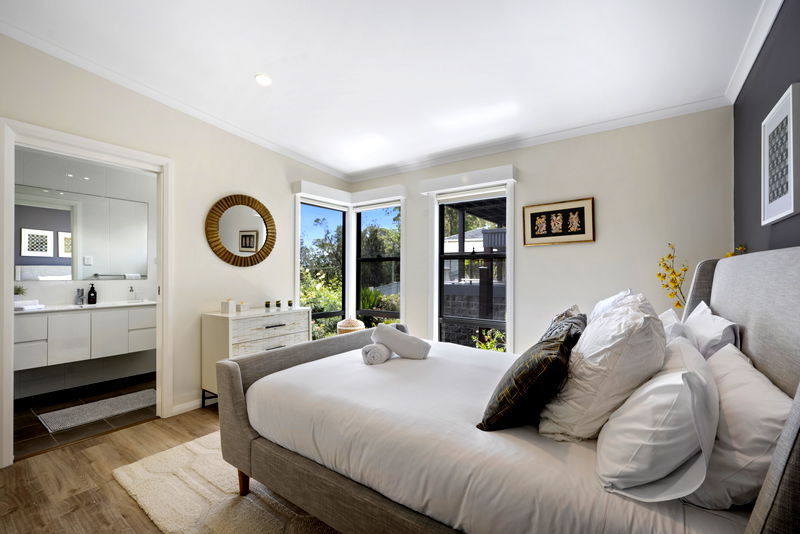 Araluen Waterfront Getaway (Walk to the beach)