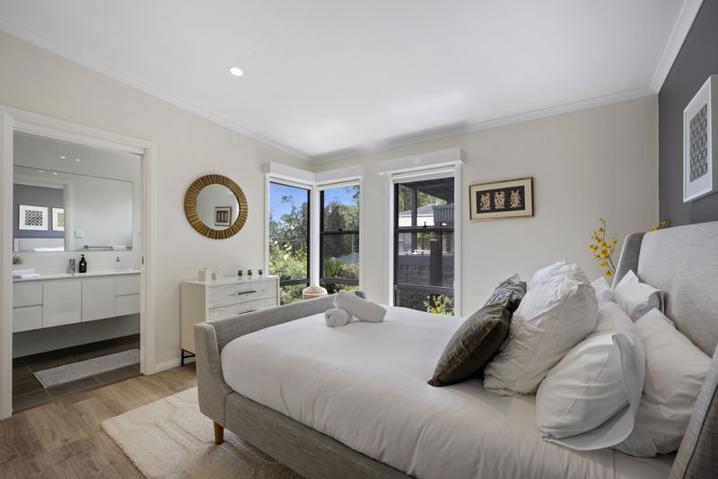 Araluen Waterfront Getaway (Walk to the beach)