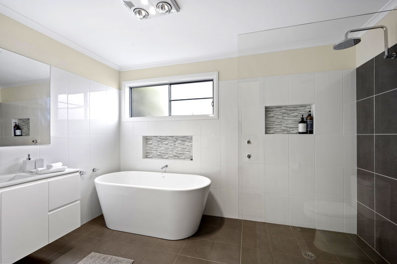 Araluen Waterfront Getaway (Walk to the beach)