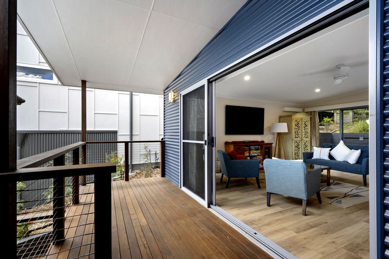 Araluen Waterfront Getaway (Walk to the beach)