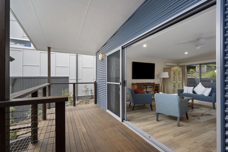 Araluen Waterfront Getaway (Walk to the beach)