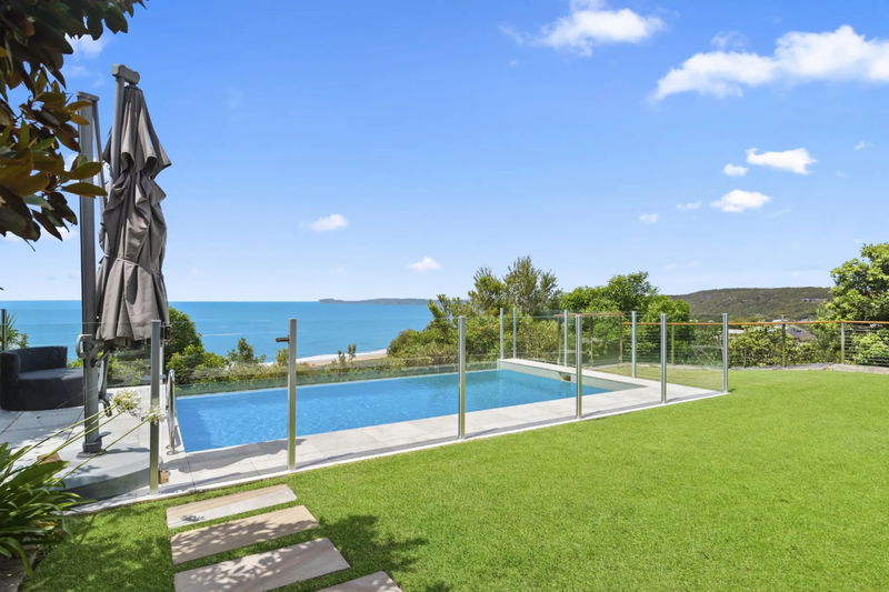 Kalani at Killcare (Walk to the beach)