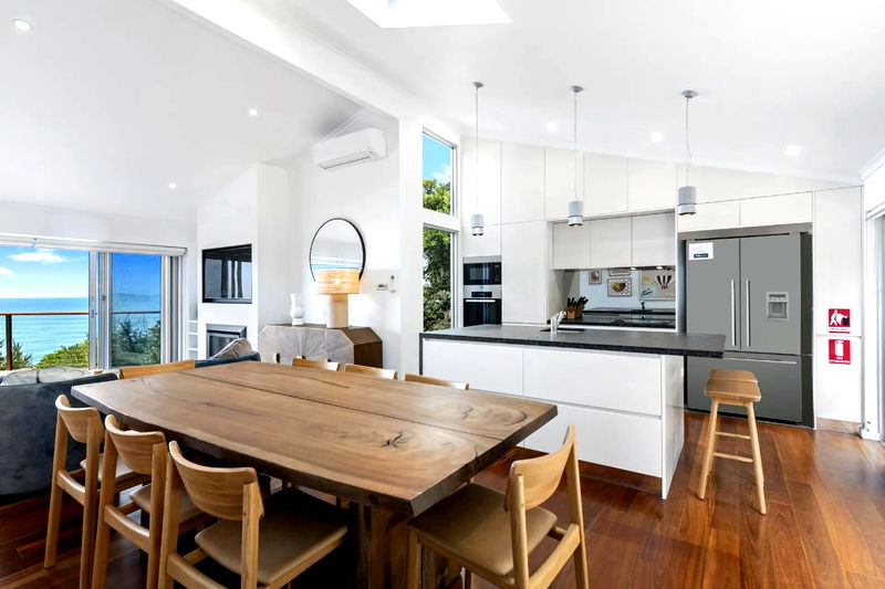 Kalani at Killcare (Walk to the beach)