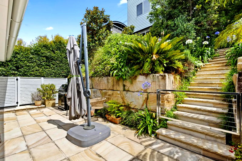 Kalani at Killcare (Walk to the beach)