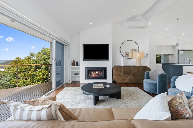 Kalani at Killcare (Walk to the beach)