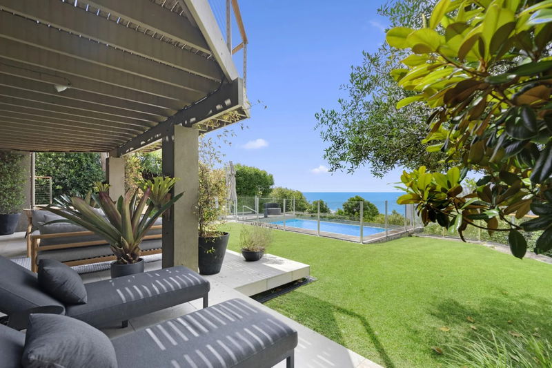 Kalani at Killcare (Walk to the beach)