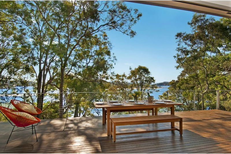 The Canopy at Pretty Beach (Walk to the beach)