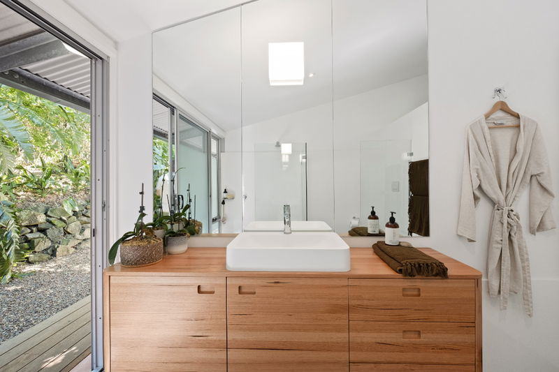 Tranquility at Pretty Beach (Walk to the beach)