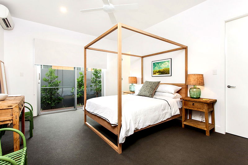 Stonecutters 2 - in the heart of town