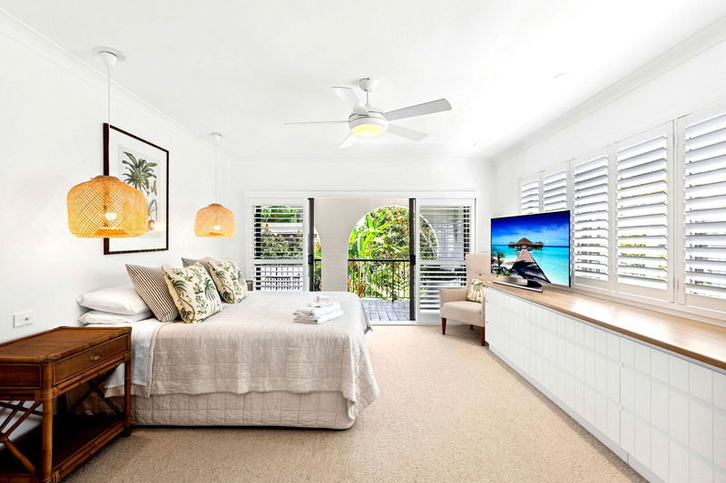 Balmoral Luxe Escape (Walk to Beach)