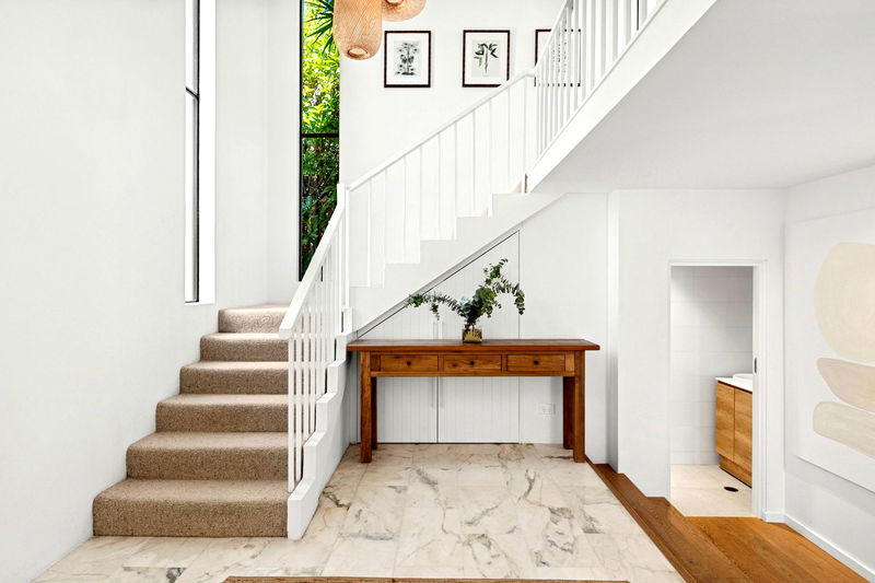 Balmoral Luxe Escape (Walk to Beach)