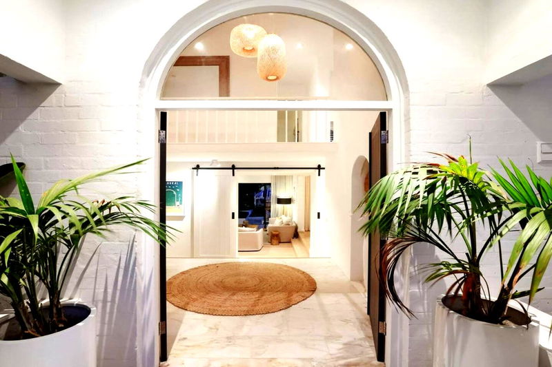 Balmoral Luxe Escape (Walk to Beach)