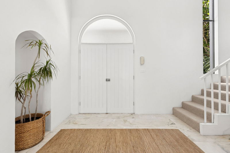 Balmoral Luxe Escape (Walk to Beach)