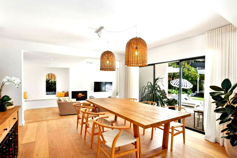 Balmoral Luxe Escape (Walk to Beach)