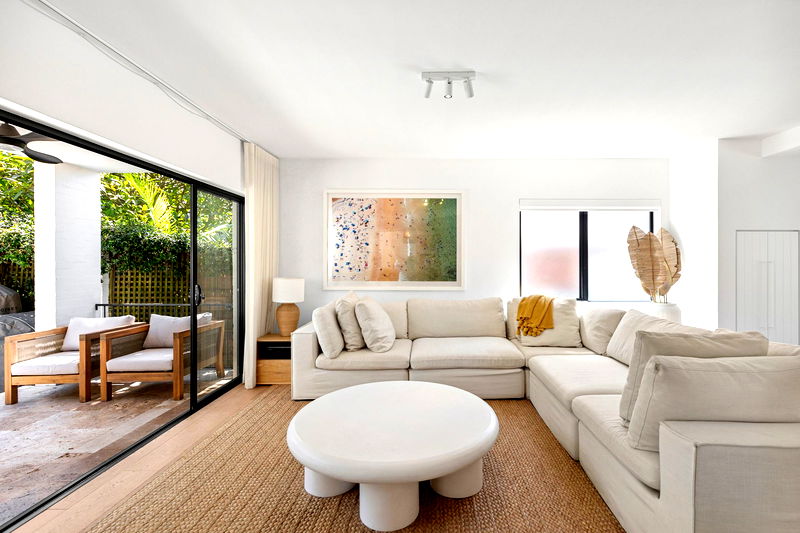 Balmoral Luxe Escape (Walk to Beach)