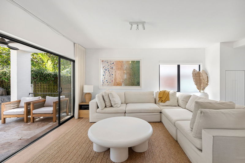 Balmoral Luxe Escape (Walk to Beach)